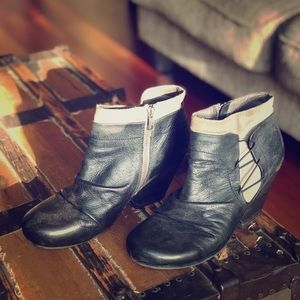 Otbt Rhinelander Distressed Leather Booties